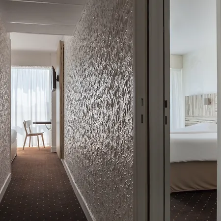 Le Nautic מלון 3*