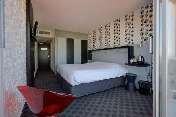 Le Nautic מלון 3*