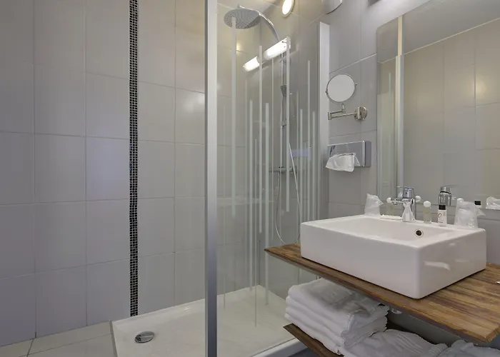 Le Nautic מלון ארסשון